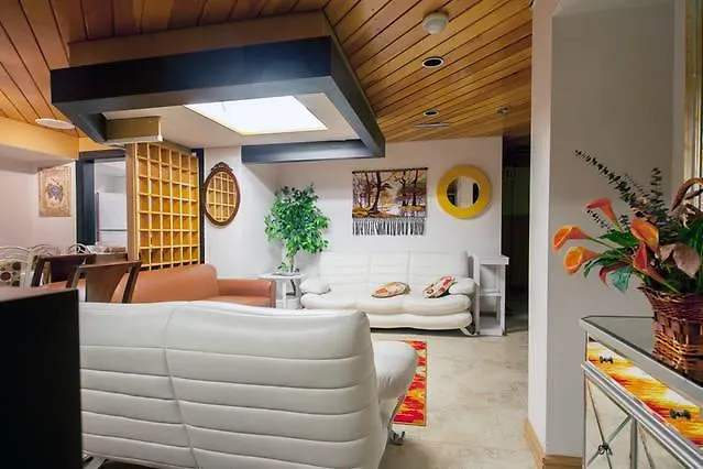 فندق مبيت وإفطار تورونتو Smile Back B&B