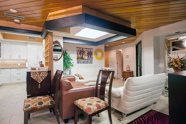 تورونتو Smile Back B&B فندق مبيت وإفطار