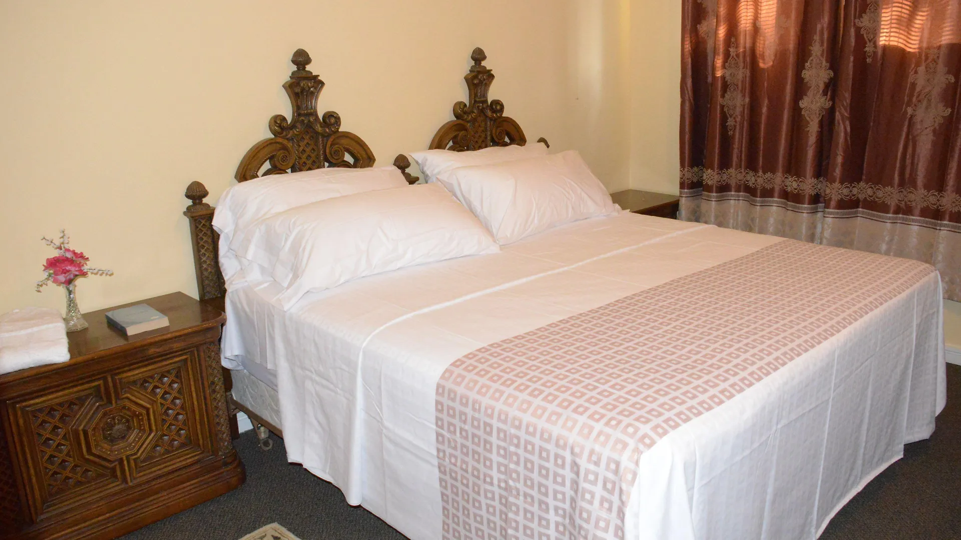 فندق مبيت وإفطار تورونتو Smile Back B&B