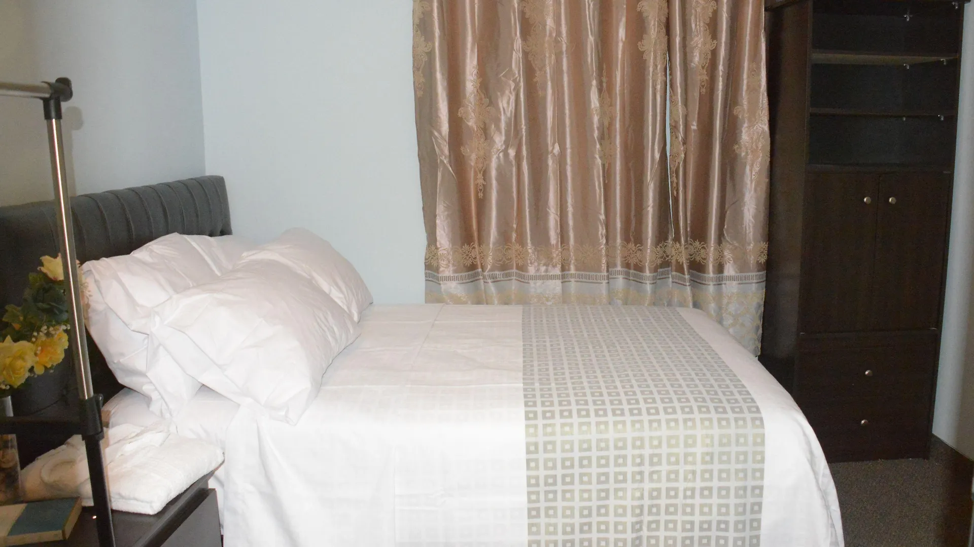 فندق مبيت وإفطار تورونتو Smile Back B&B