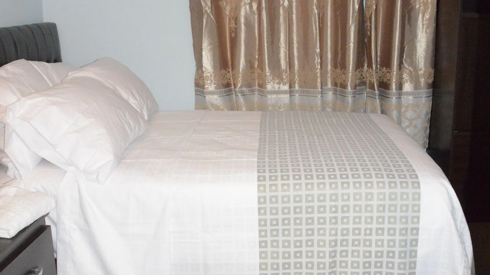 فندق مبيت وإفطار تورونتو Smile Back B&B