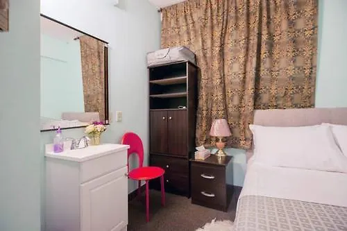 Smile Back B&B Toronto Bed & Breakfast