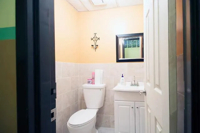 ** Bed & Breakfast Smile Back B&B Toronto Kanada