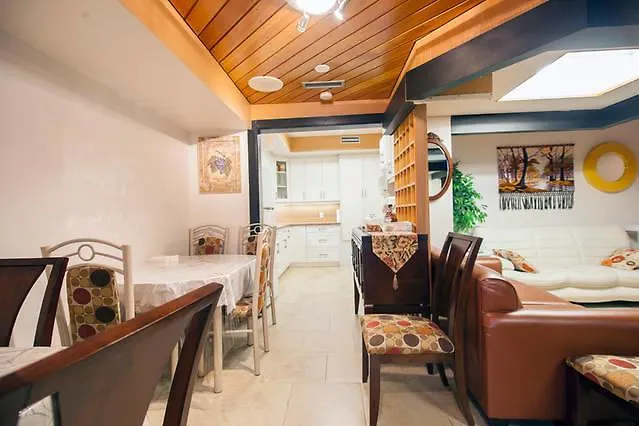 Bed & Breakfast Smile Back B&B Toronto