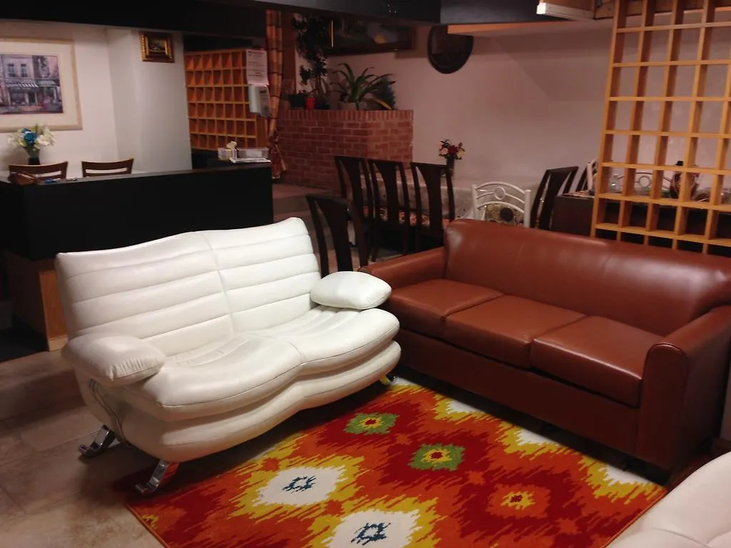 Smile Back B&B Toronto 2*,  Kanada
