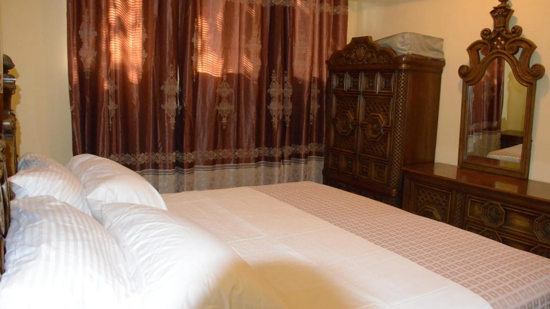Bed & Breakfast Smile Back B&B Toronto