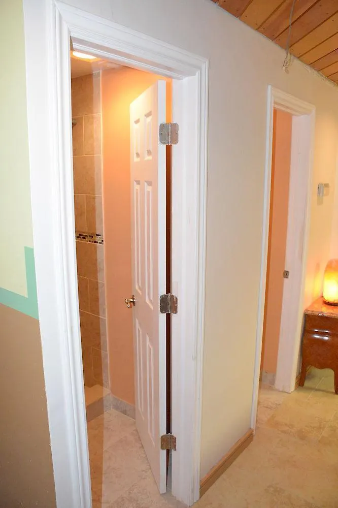 Smile Back B&B Toronto Bed & Breakfast