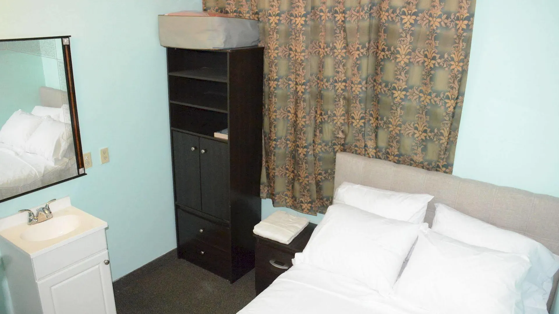 Smile Back B&B Toronto Bed & Breakfast