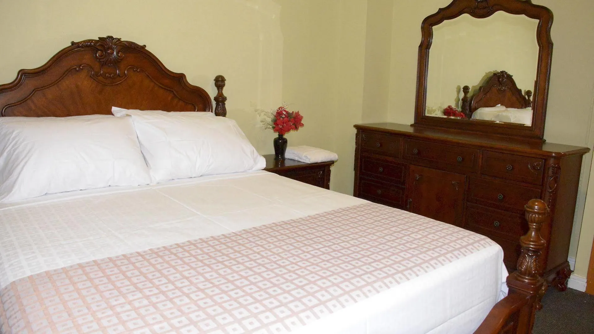 Smile Back B&B Toronto Bed & Breakfast